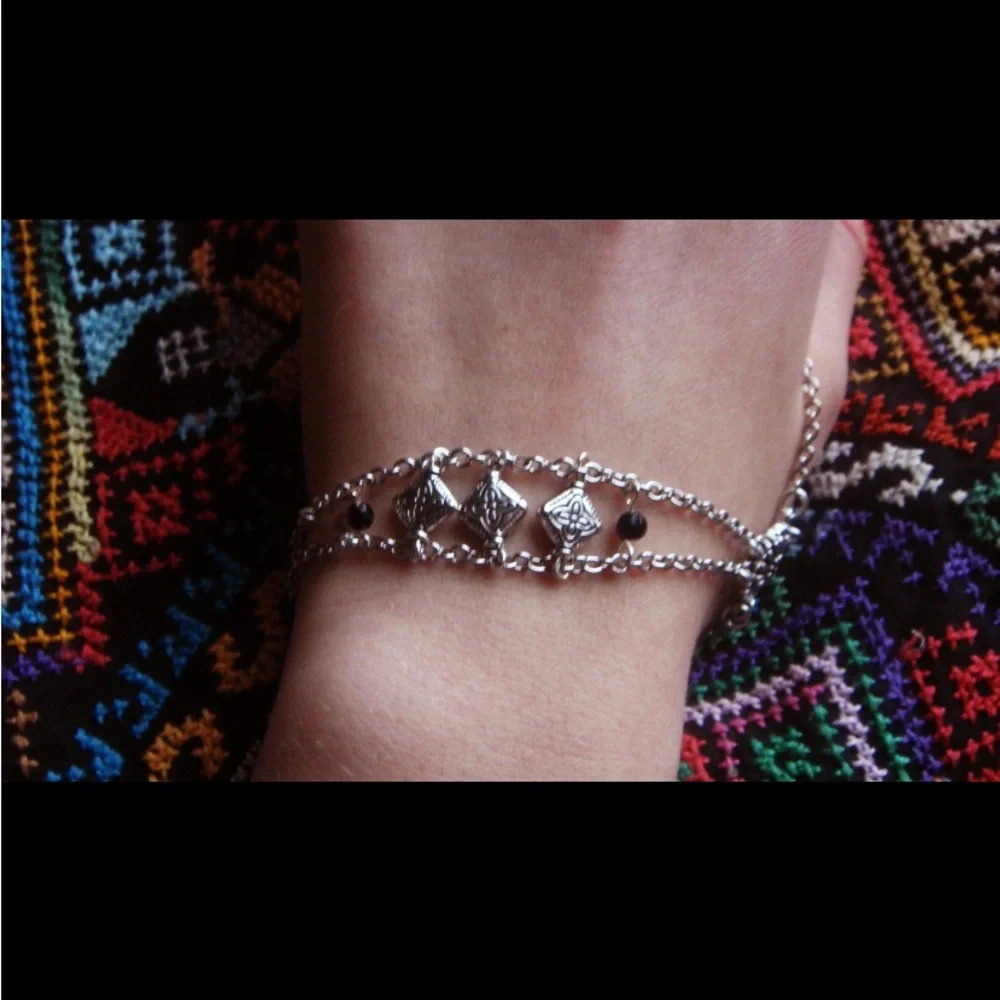 Thumb Bracelet, Stainless Steel Hand Chain, Bohemian Accessory NEW! - Picture 4 of 4